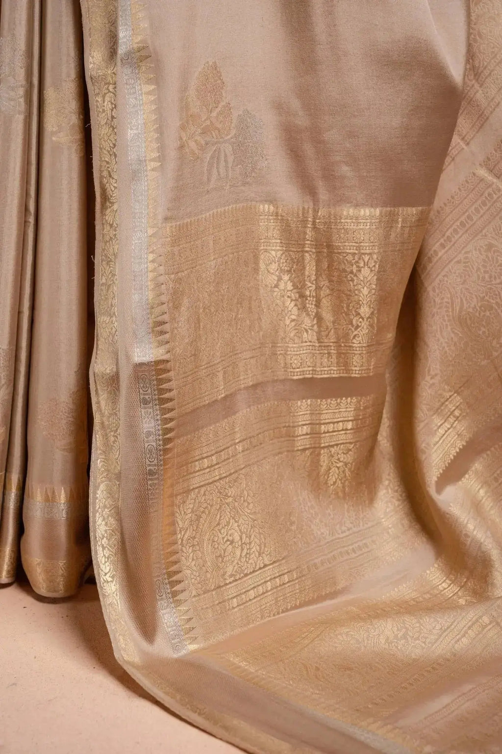Beige Crepe Silk Saree with Double Mispick Zari Roses that-saree-shop.myshopify.com