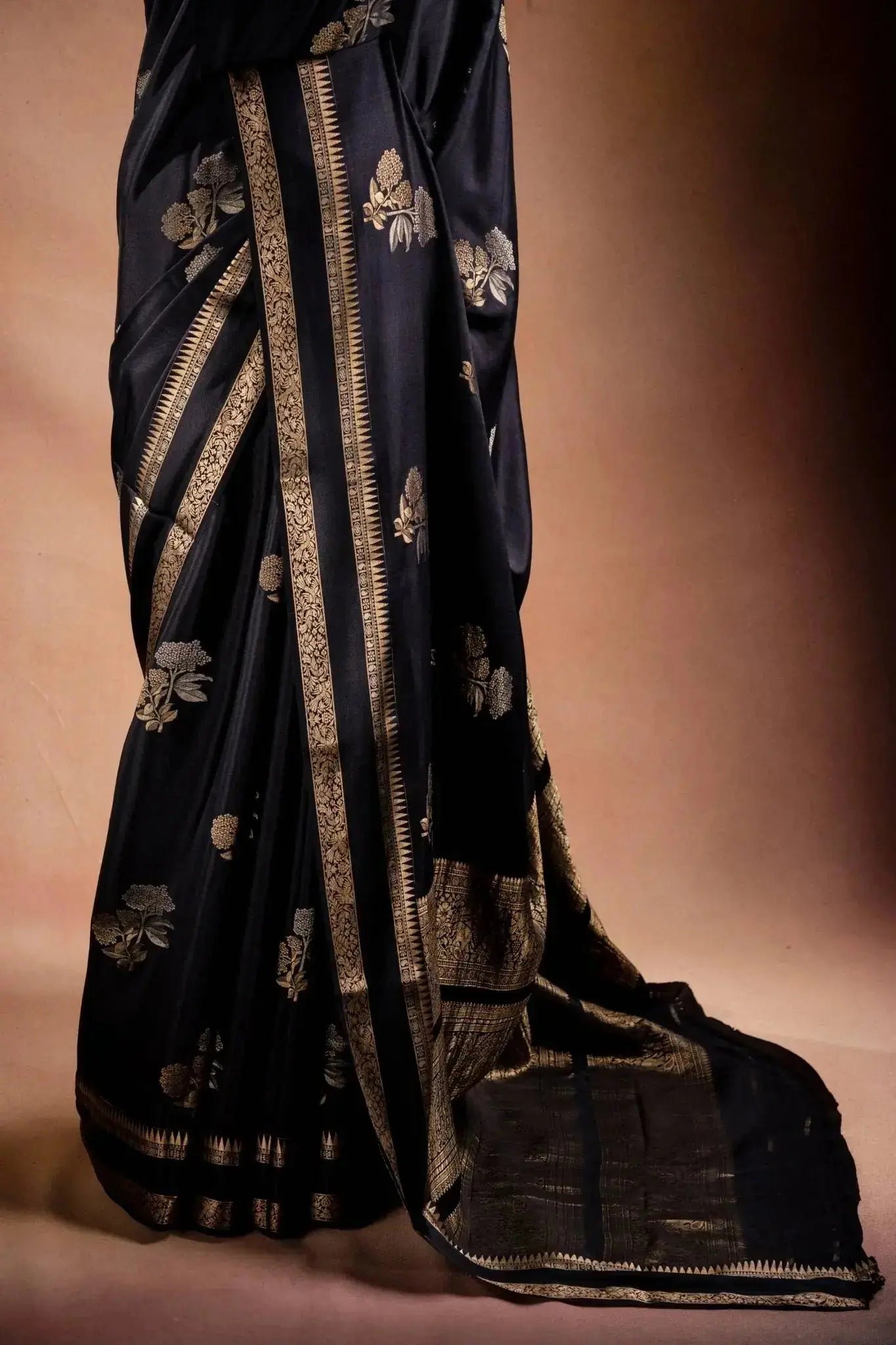 Black Crepe Silk Saree with Double Mispick Zari Roses that-saree-shop.myshopify.com