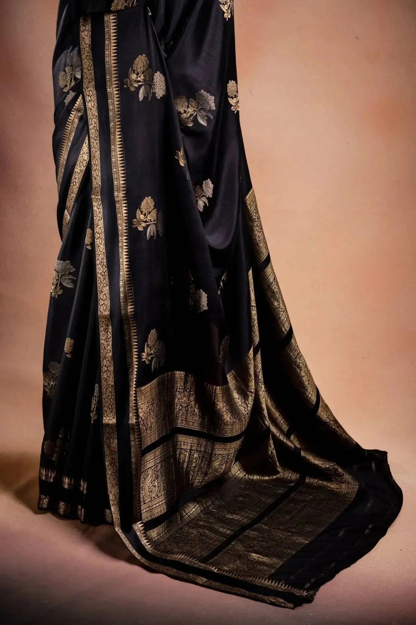 Black Crepe Silk Saree with Double Mispick Zari Roses that-saree-shop.myshopify.com