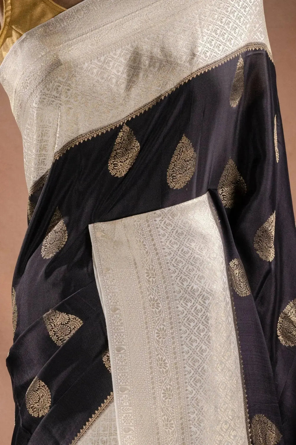 Black and White Crepe Silk Saree with Gold Motifs and Contrast Pallu that-saree-shop.myshopify.com