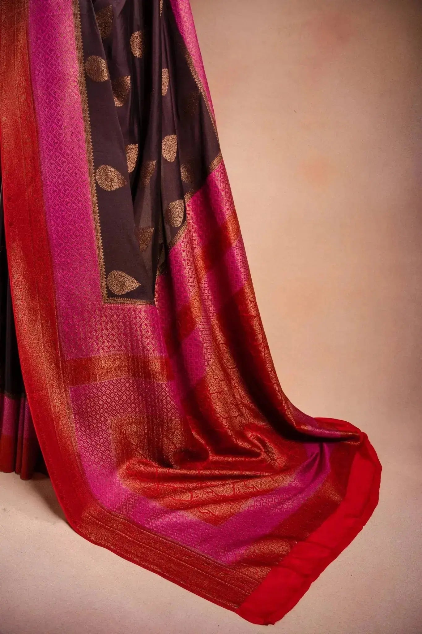 Chocolate Brown Crepe Silk Saree with Pink-Red Contrast Border and Zari Buttas that-saree-shop.myshopify.com