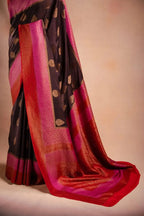 Chocolate Brown Crepe Silk Saree with Pink-Red Contrast Border and Zari Buttas that-saree-shop.myshopify.com