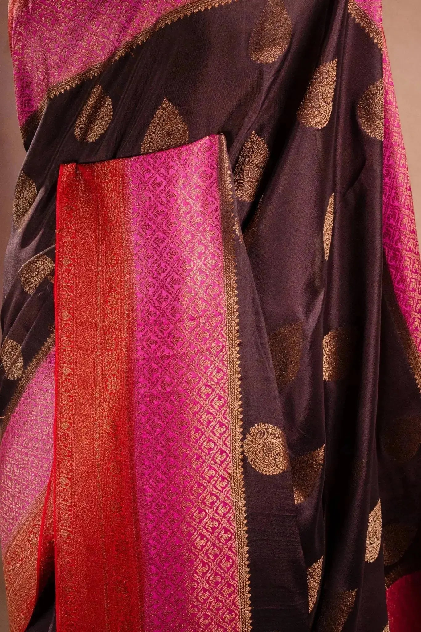 Chocolate Brown Crepe Silk Saree with Pink-Red Contrast Border and Zari Buttas that-saree-shop.myshopify.com