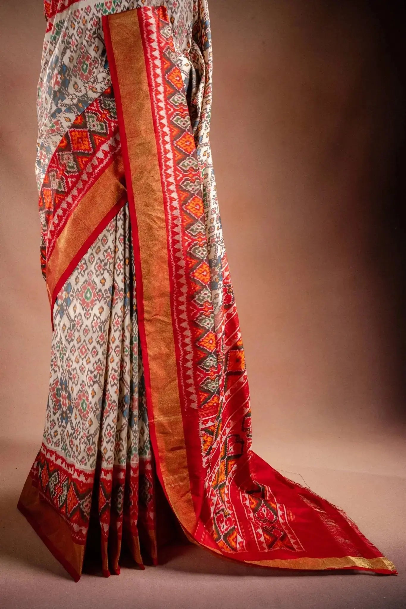 Cream Pochampally Saree with Red Border that-saree-shop.myshopify.com