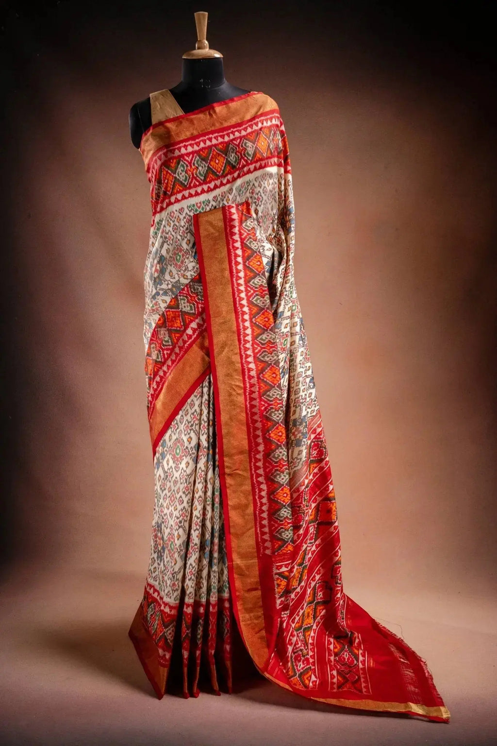 Cream Pochampally Saree with Red Border that-saree-shop.myshopify.com