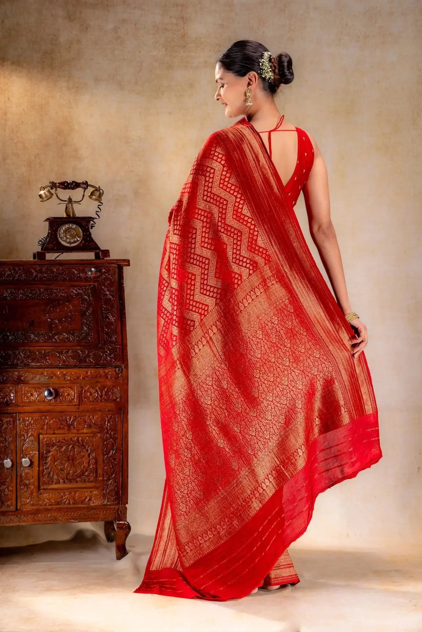 Deep Red Crepe Silk Saree Vat Dyed with Antique Zari Border that-saree-shop.myshopify.com