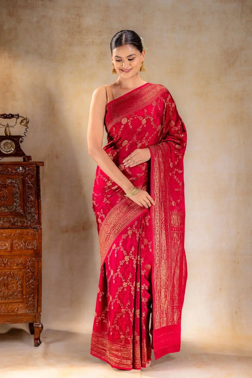 Deep Red Crepe Silk Saree Vat Dyed with Antique Zari Border that-saree-shop.myshopify.com