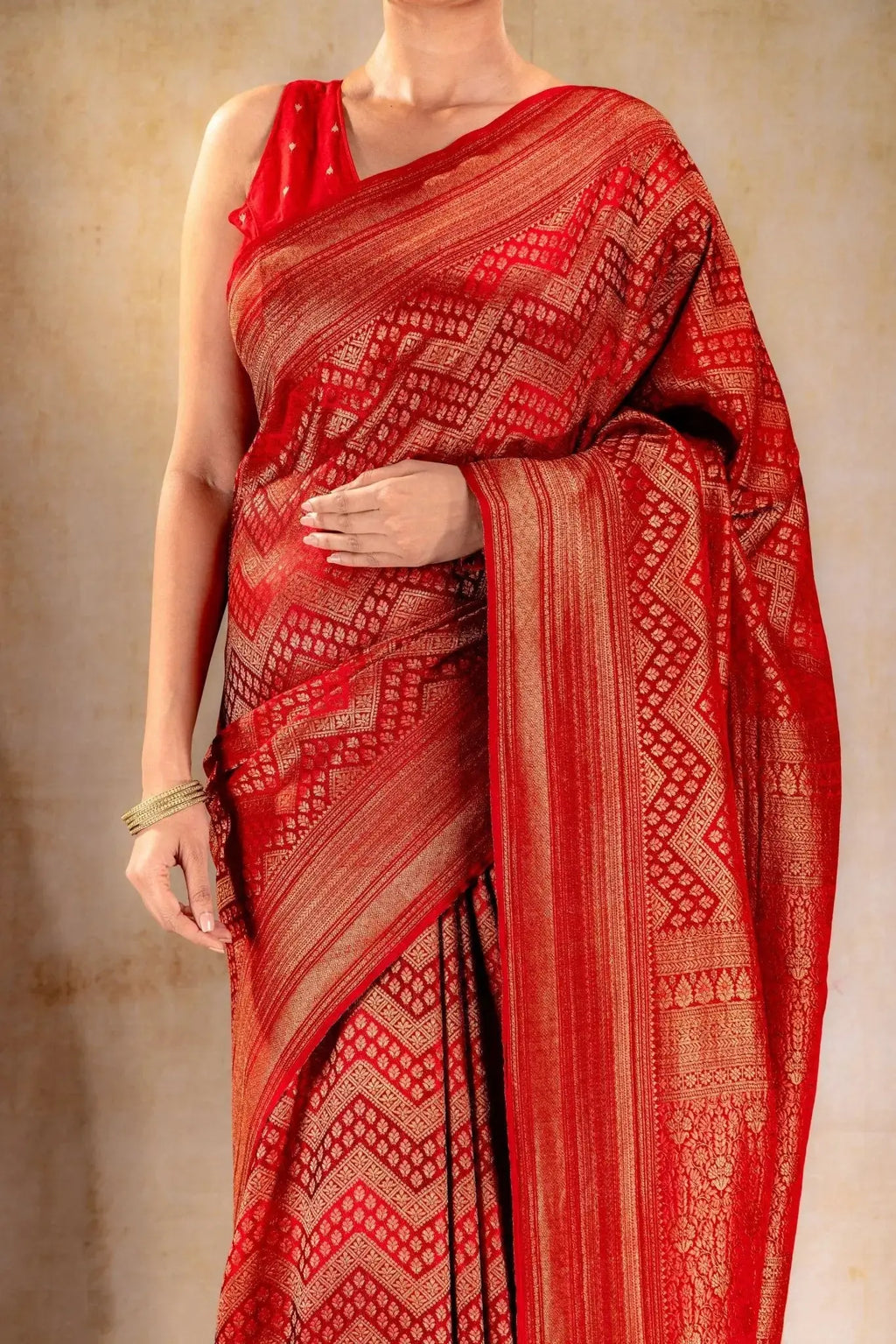 Deep Red Crepe Silk Saree Vat Dyed with Antique Zari Border that-saree-shop.myshopify.com