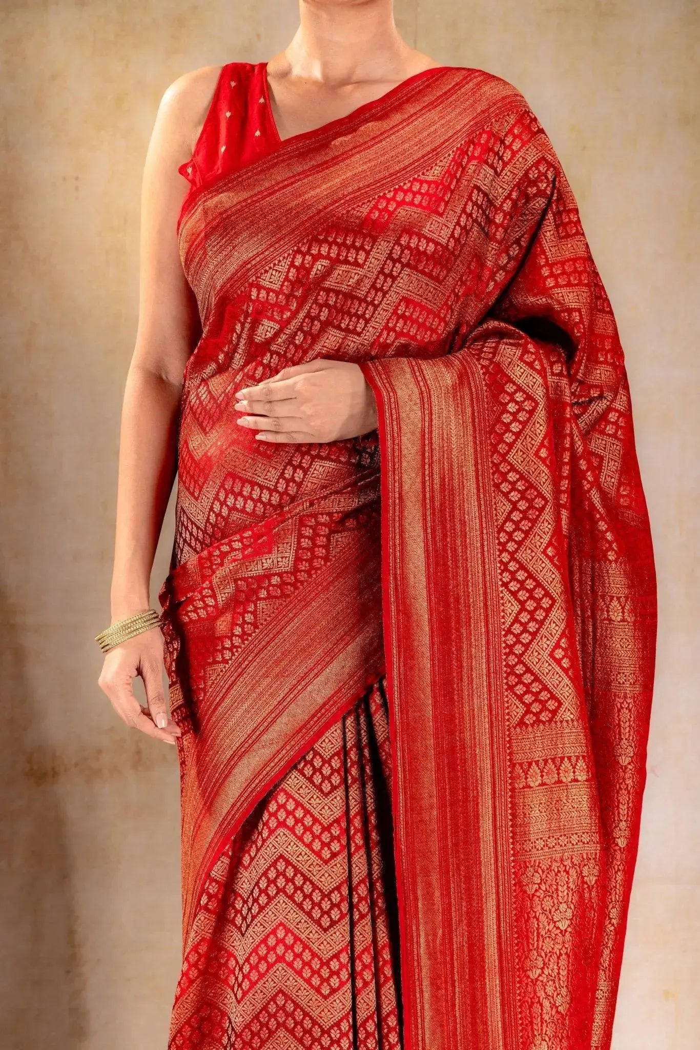 Deep Red Crepe Silk Saree Vat Dyed with Antique Zari Border that-saree-shop.myshopify.com