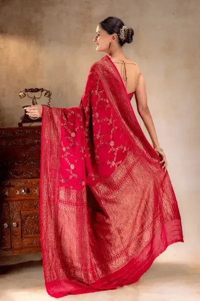Deep Red Crepe Silk Saree Vat Dyed with Antique Zari Border that-saree-shop.myshopify.com