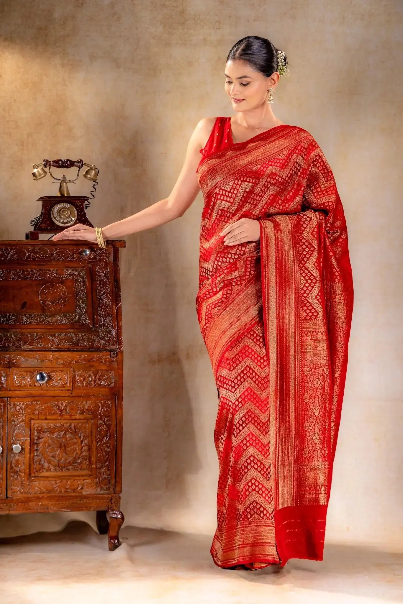 Deep Red Crepe Silk Saree Vat Dyed with Antique Zari Border that-saree-shop.myshopify.com