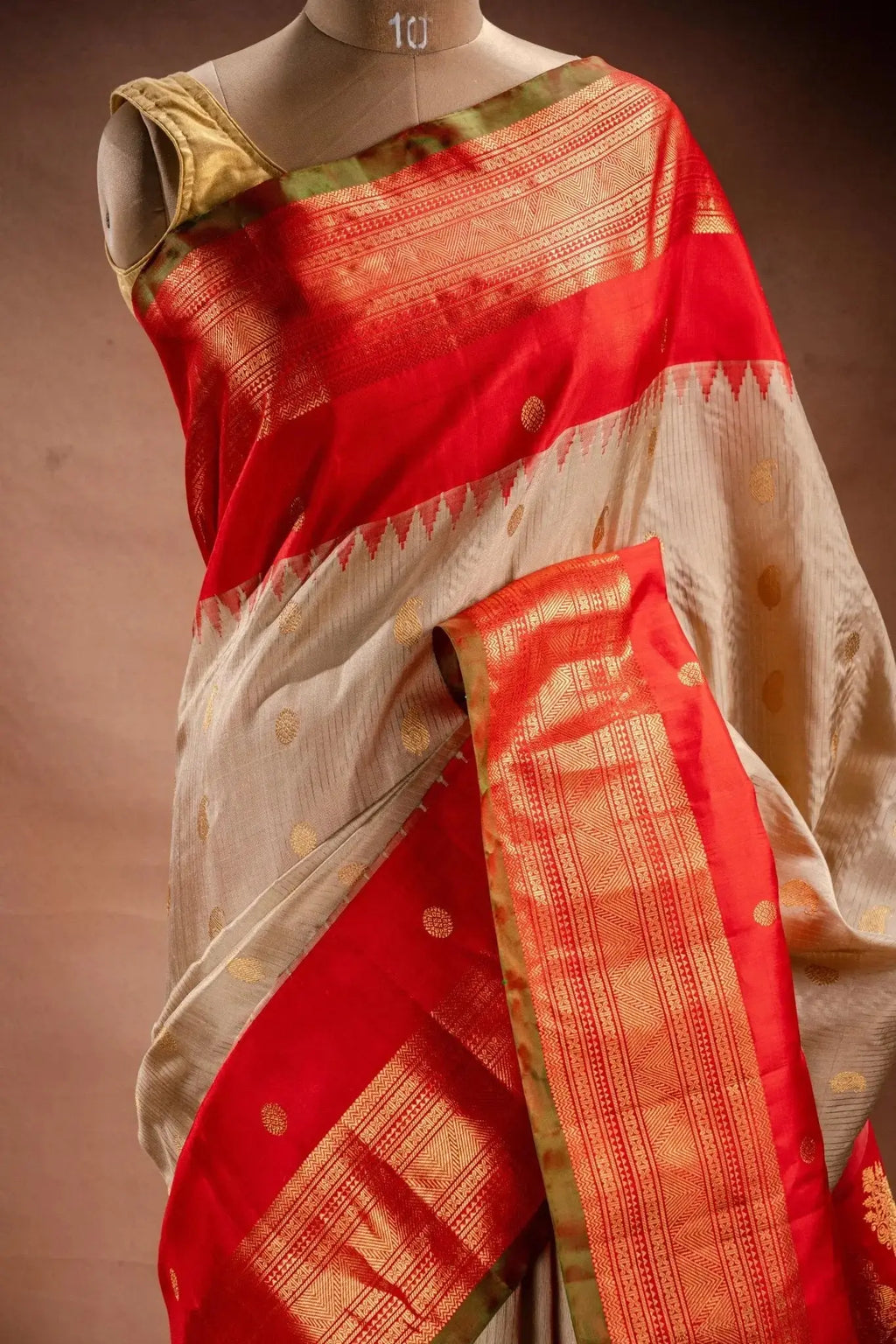 Gadwal Silk Cream with Red Border Saree that-saree-shop.myshopify.com