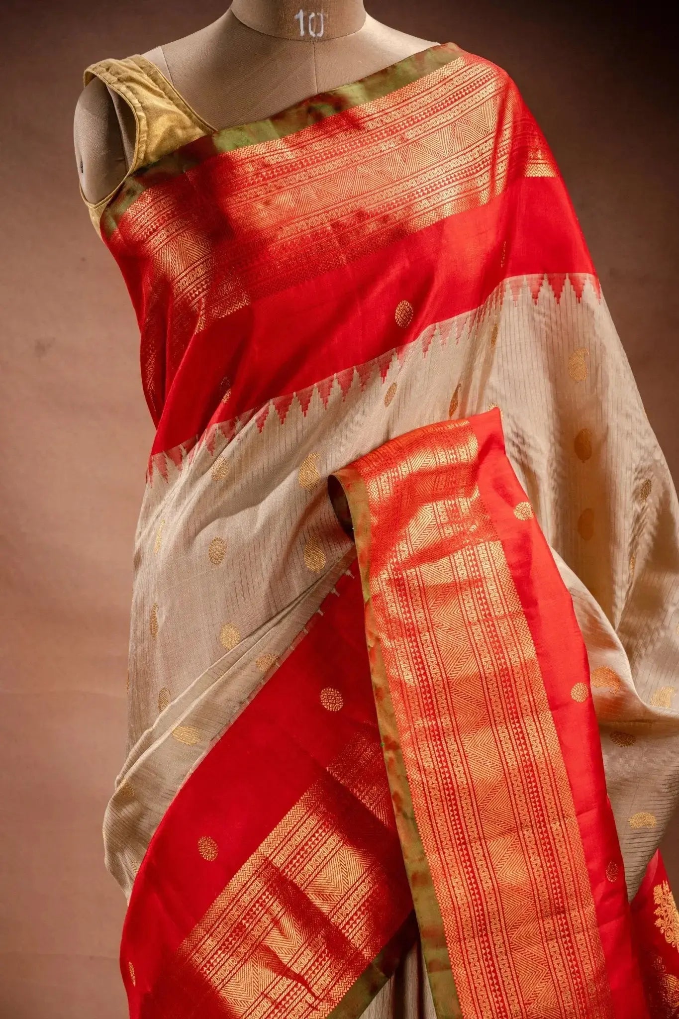 Gadwal Silk Cream with Red Border Saree that-saree-shop.myshopify.com