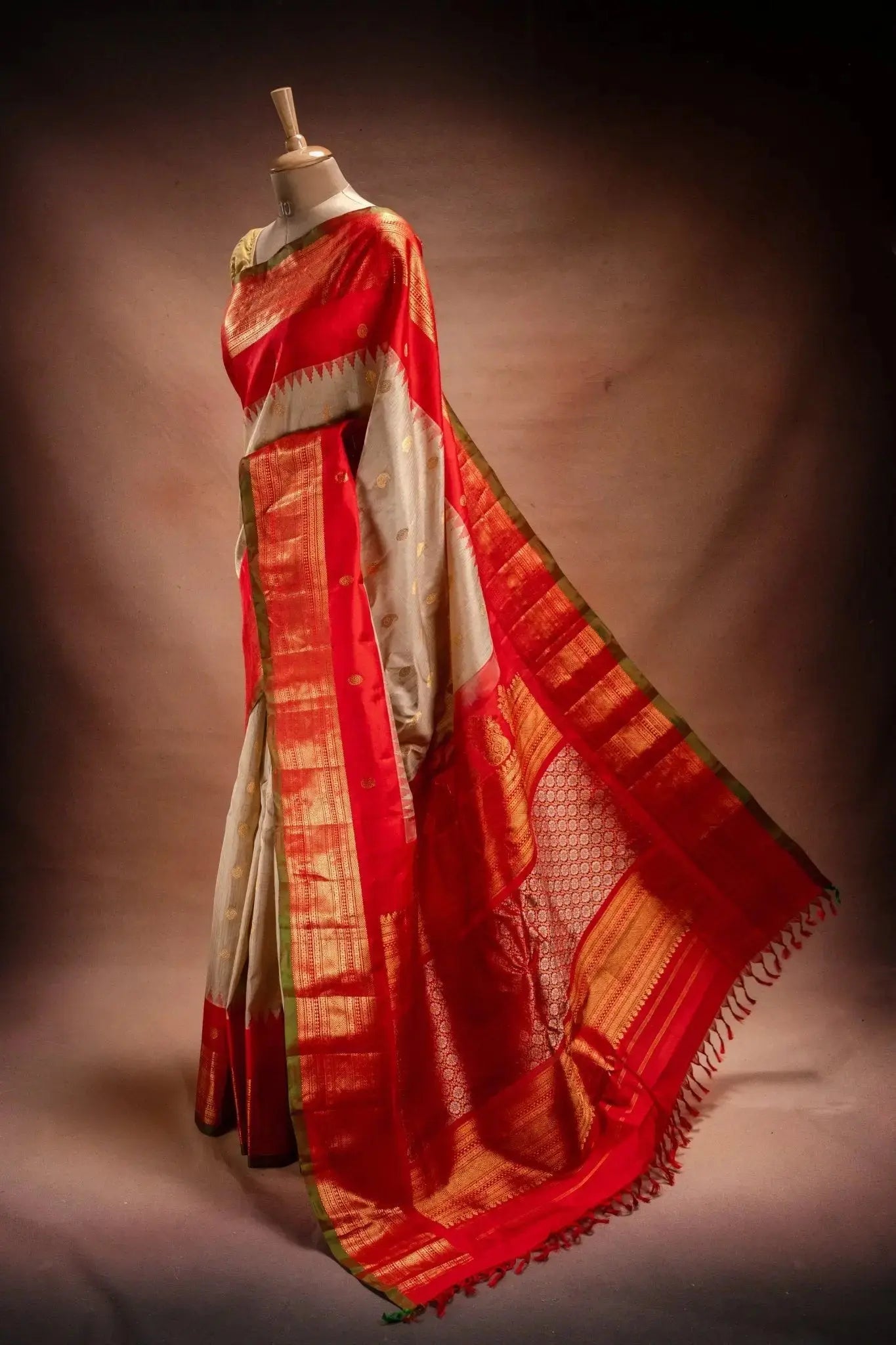 Gadwal Silk Cream with Red Border Saree that-saree-shop.myshopify.com