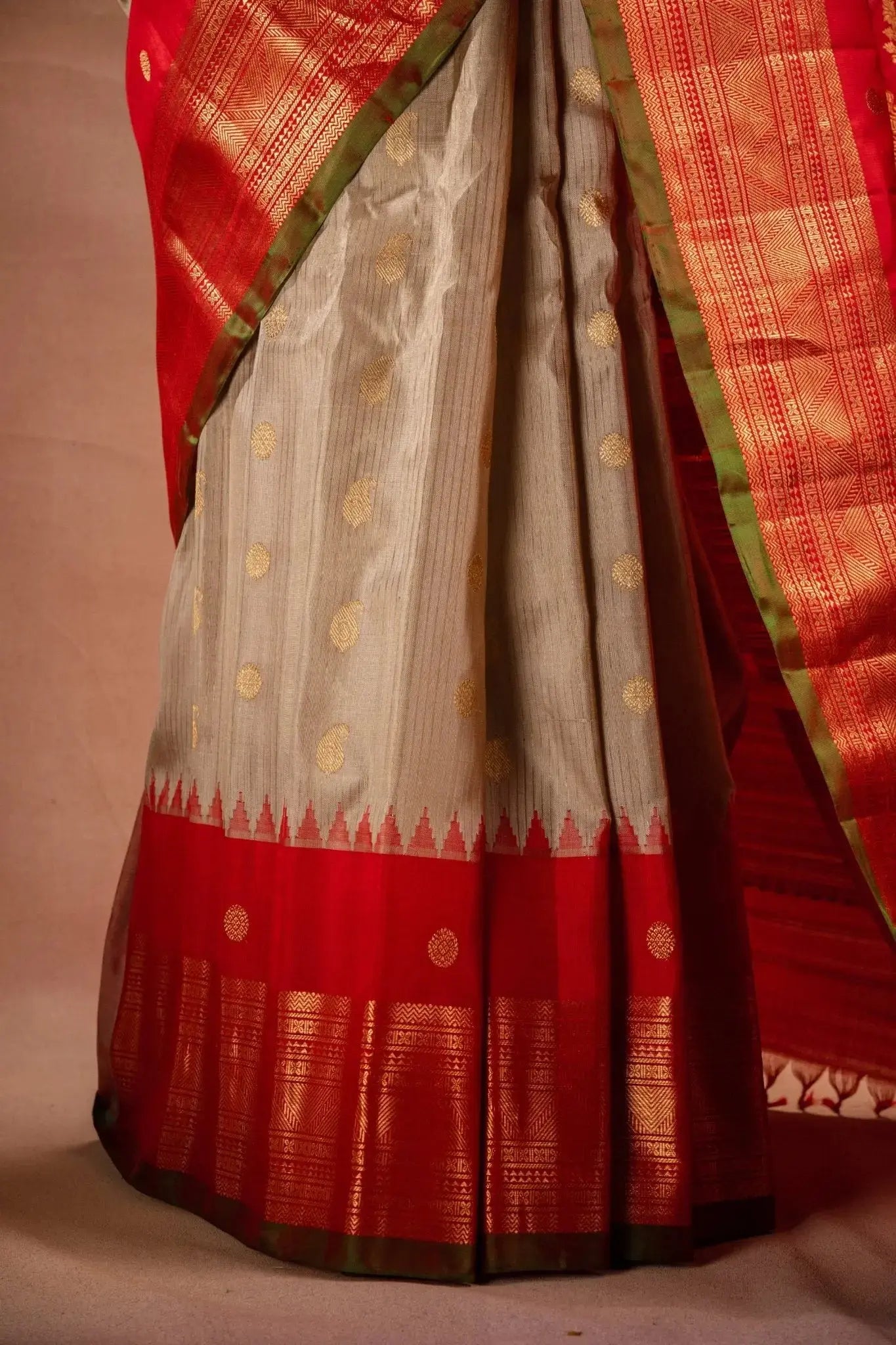 Gadwal Silk Cream with Red Border Saree that-saree-shop.myshopify.com