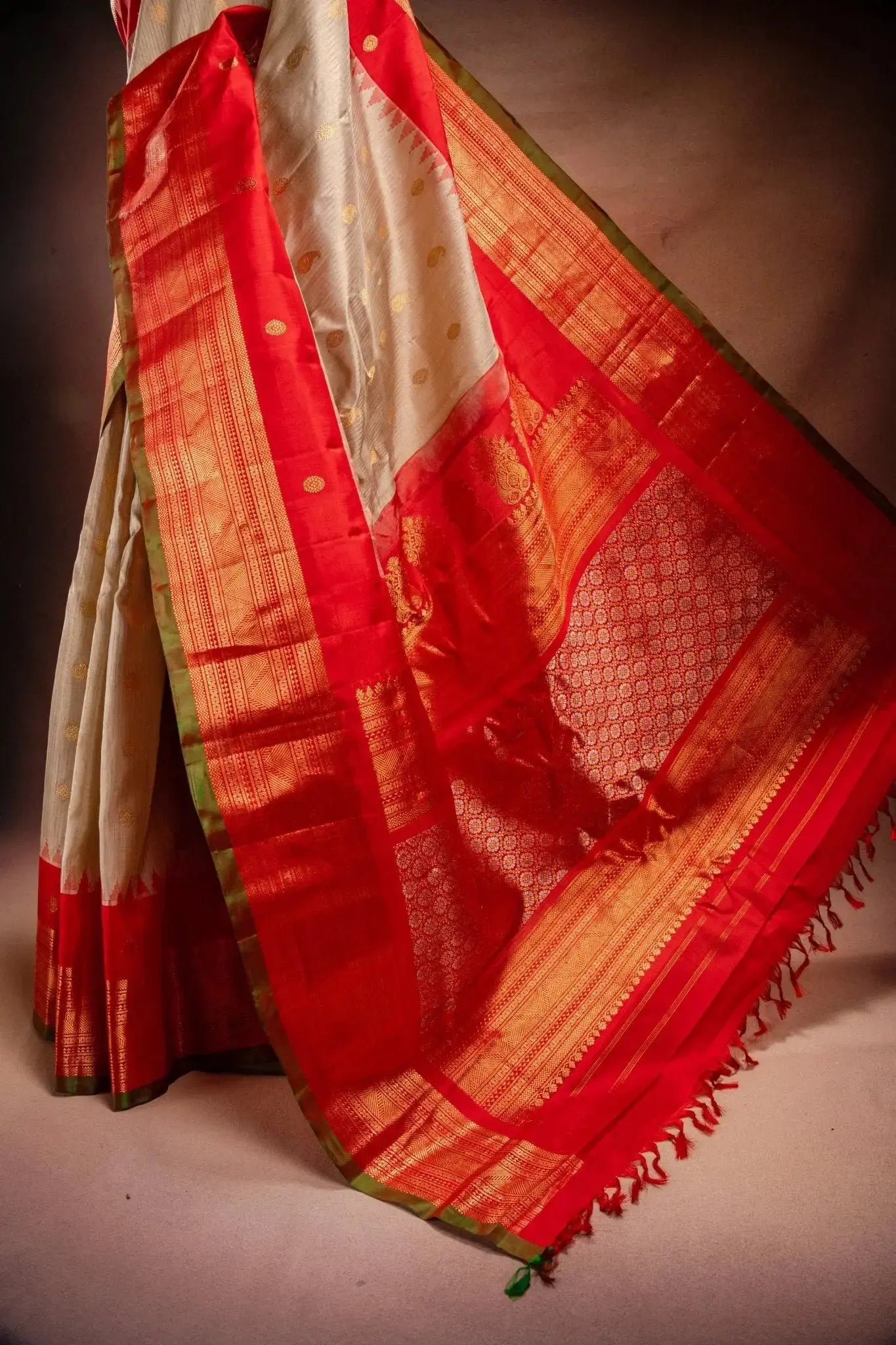 Gadwal Silk Cream with Red Border Saree that-saree-shop.myshopify.com