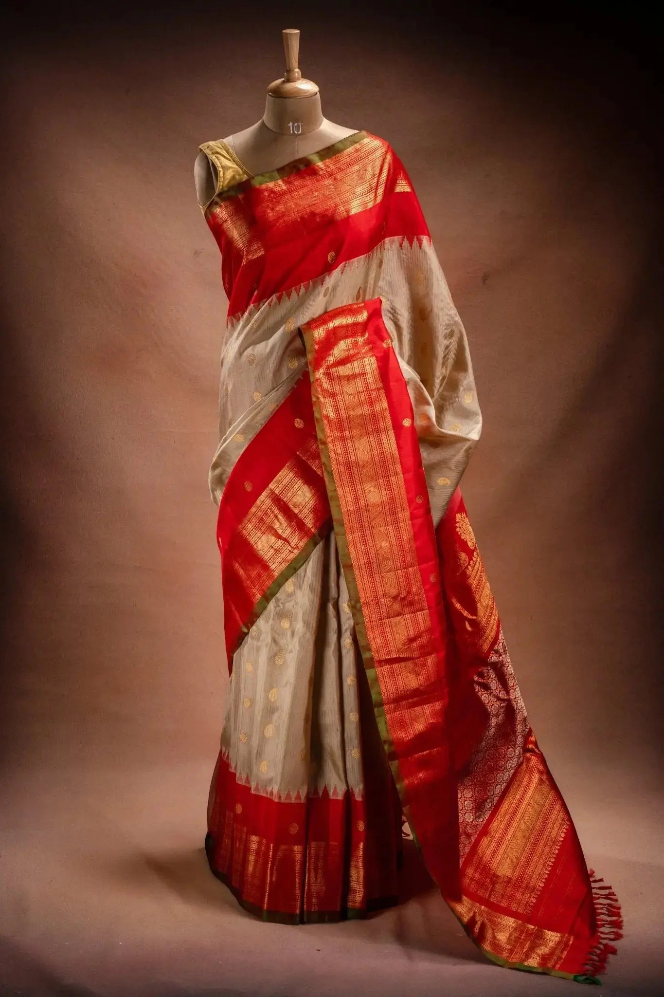 Gadwal Silk Cream with Red Border Saree that-saree-shop.myshopify.com
