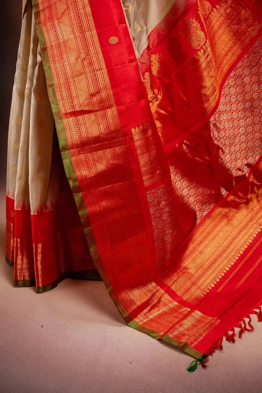Gadwal Silk Cream with Red Border Saree that-saree-shop.myshopify.com