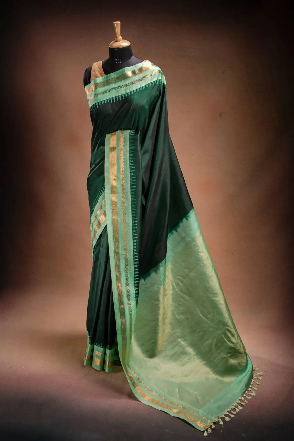 Gadwal Silk Dark Green with Light Green Border Saree that-saree-shop.myshopify.com