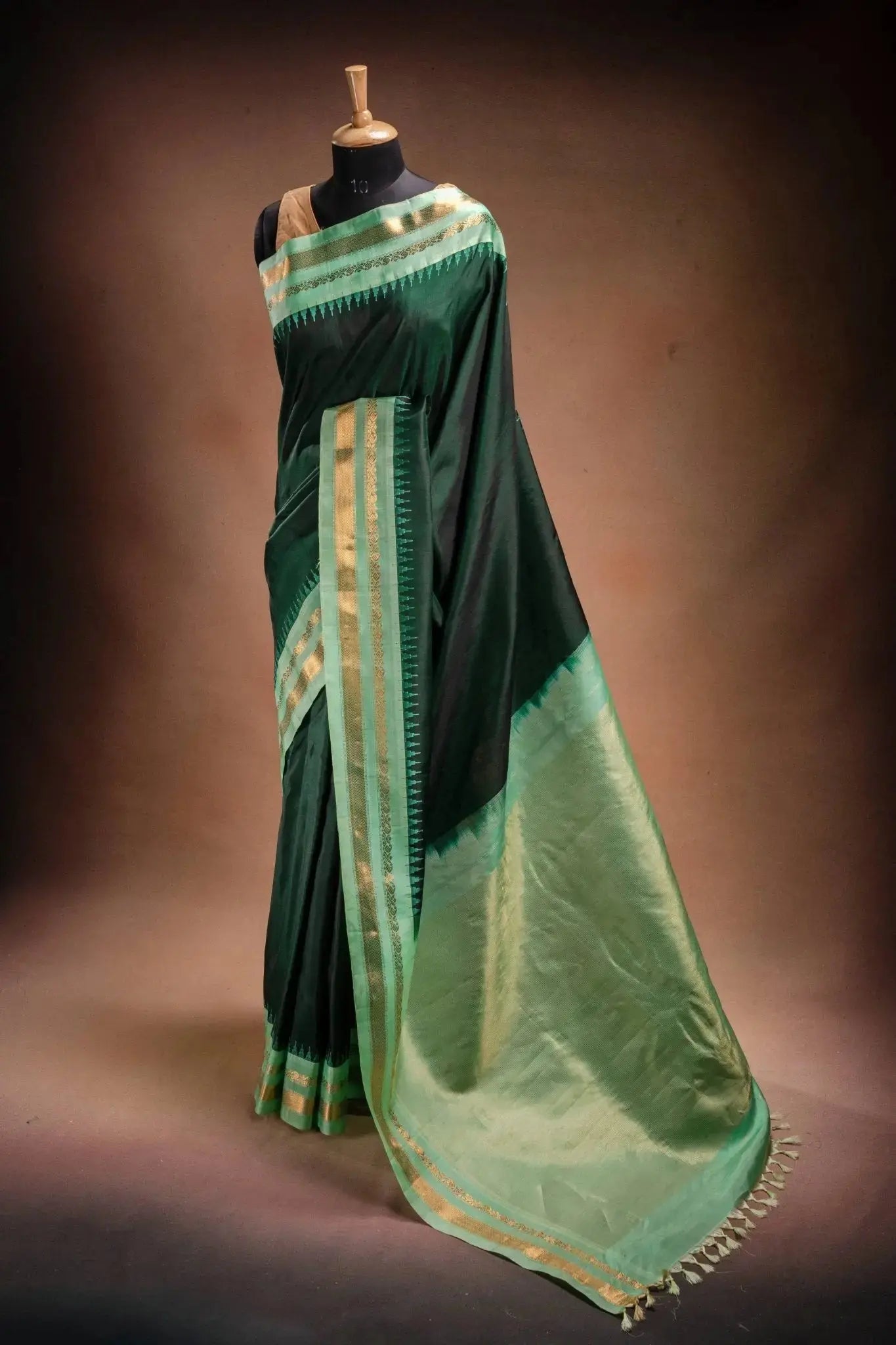 Gadwal Silk Dark Green with Light Green Border Saree that-saree-shop.myshopify.com
