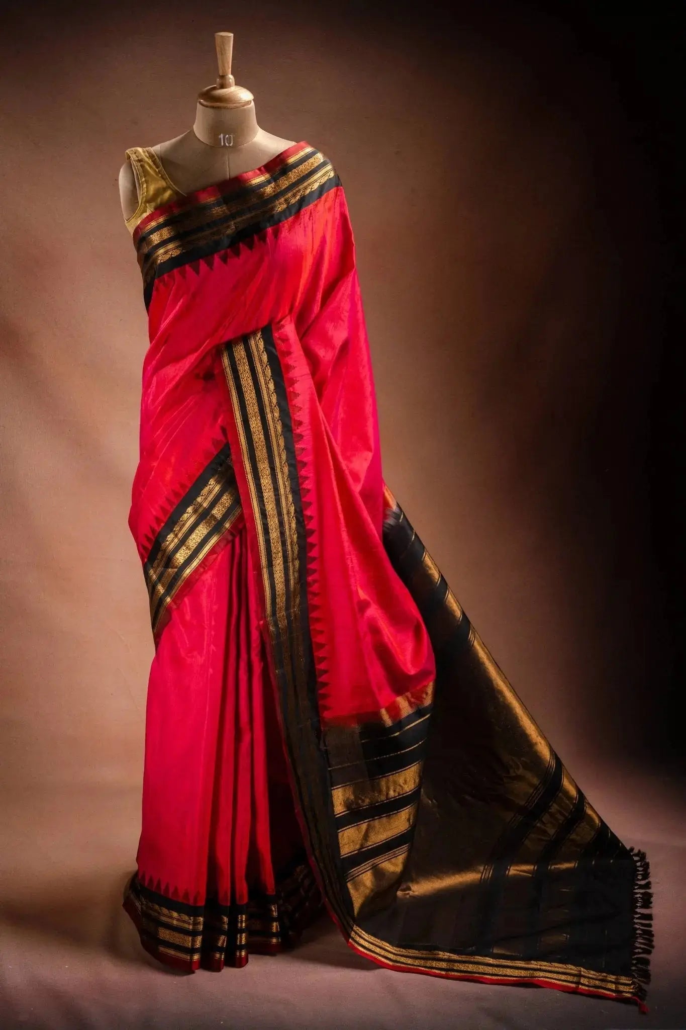 Gadwal Silk Red with Black Border Saree that-saree-shop.myshopify.com
