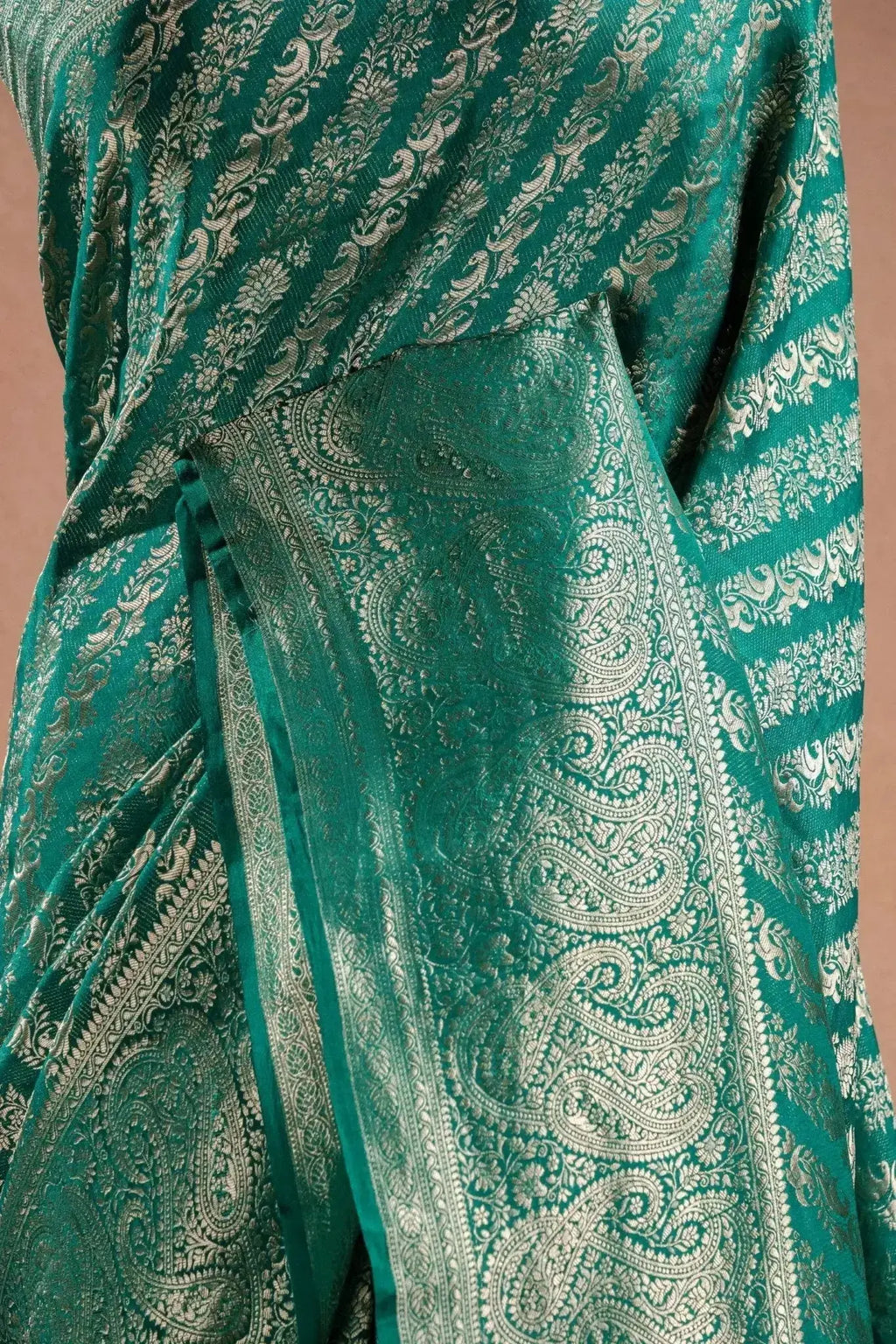Green Banarasi Silk Saree with Paisley Zari Weaving that-saree-shop.myshopify.com