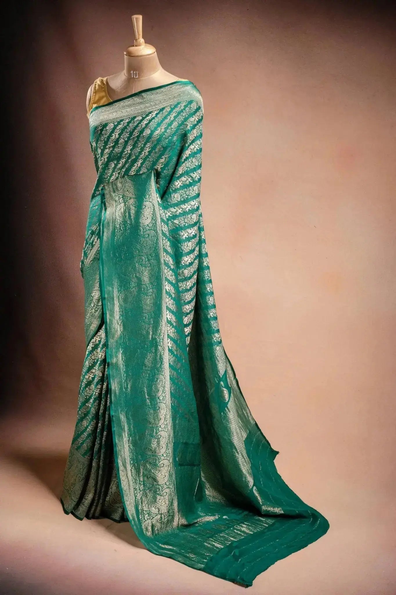 Green Banarasi Silk Saree with Paisley Zari Weaving that-saree-shop.myshopify.com