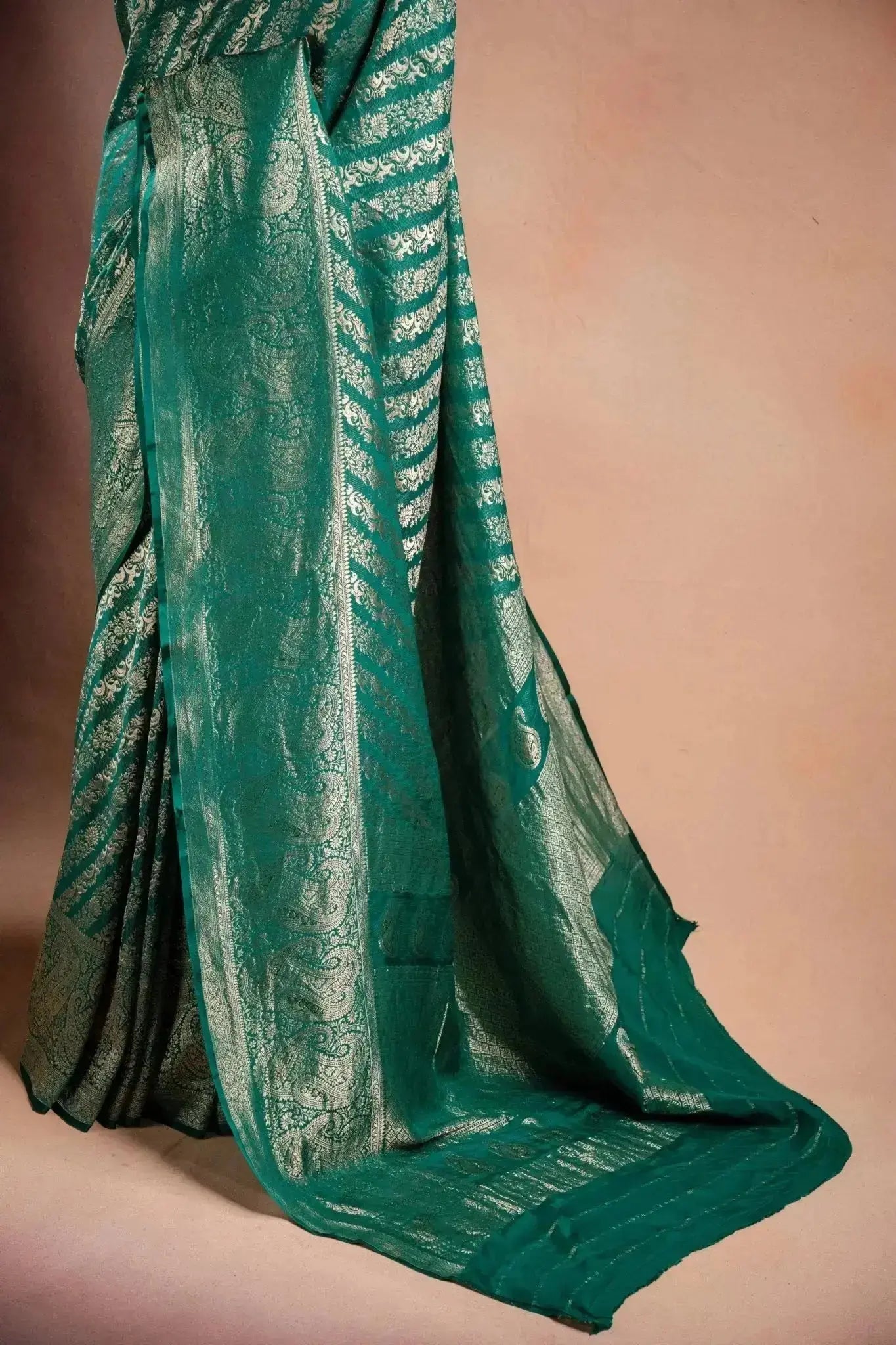 Green Banarasi Silk Saree with Paisley Zari Weaving that-saree-shop.myshopify.com