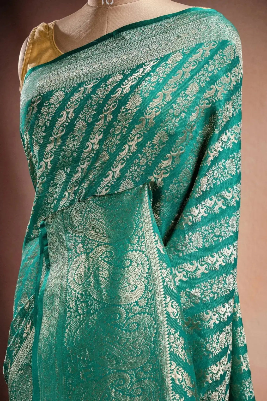 Green Banarasi Silk Saree with Paisley Zari Weaving that-saree-shop.myshopify.com