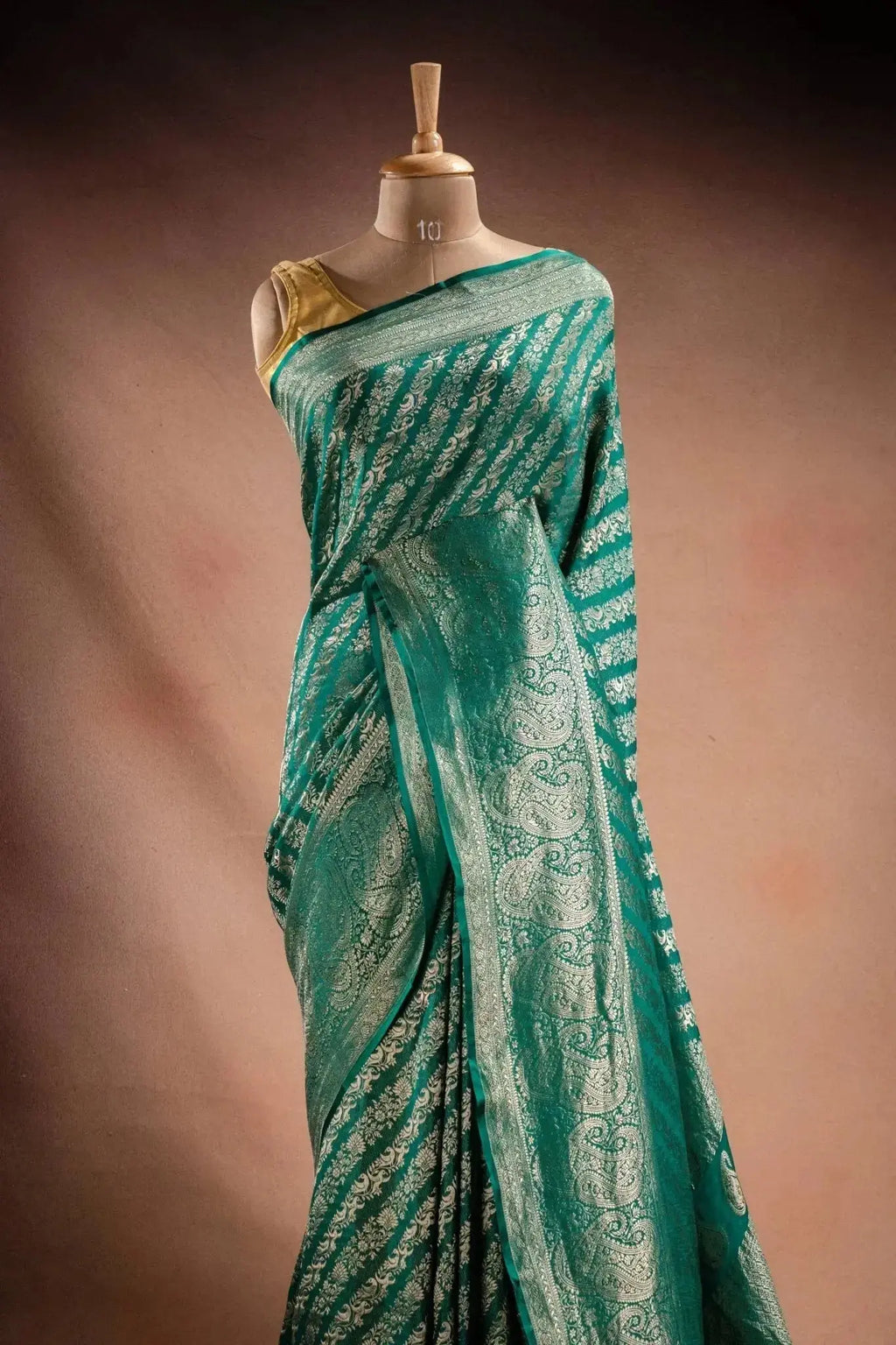 Green Banarasi Silk Saree with Paisley Zari Weaving that-saree-shop.myshopify.com