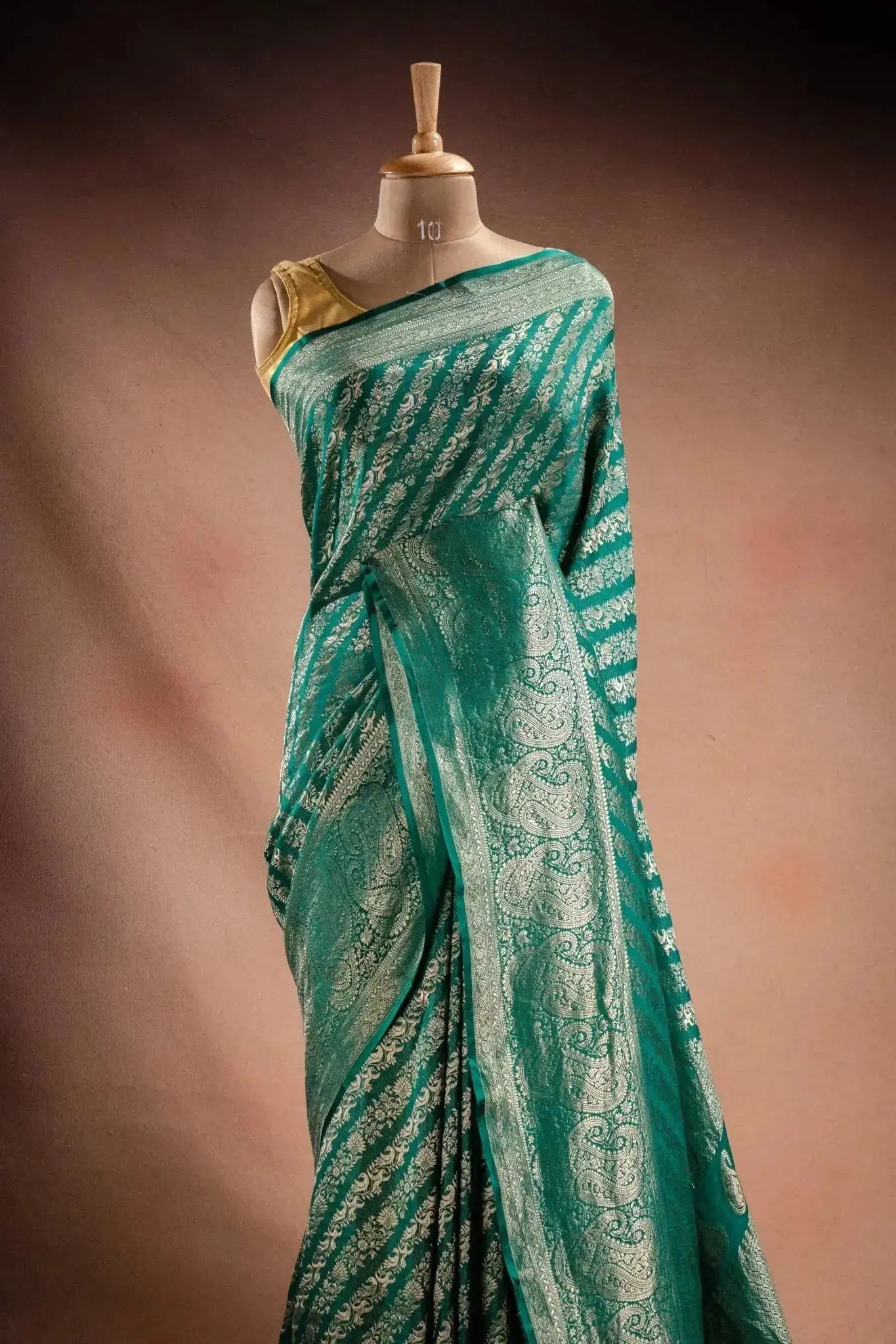 Green Banarasi Silk Saree with Paisley Zari Weaving that-saree-shop.myshopify.com