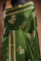 Green Crepe Silk Saree with Double Mispick Zari Roses that-saree-shop.myshopify.com