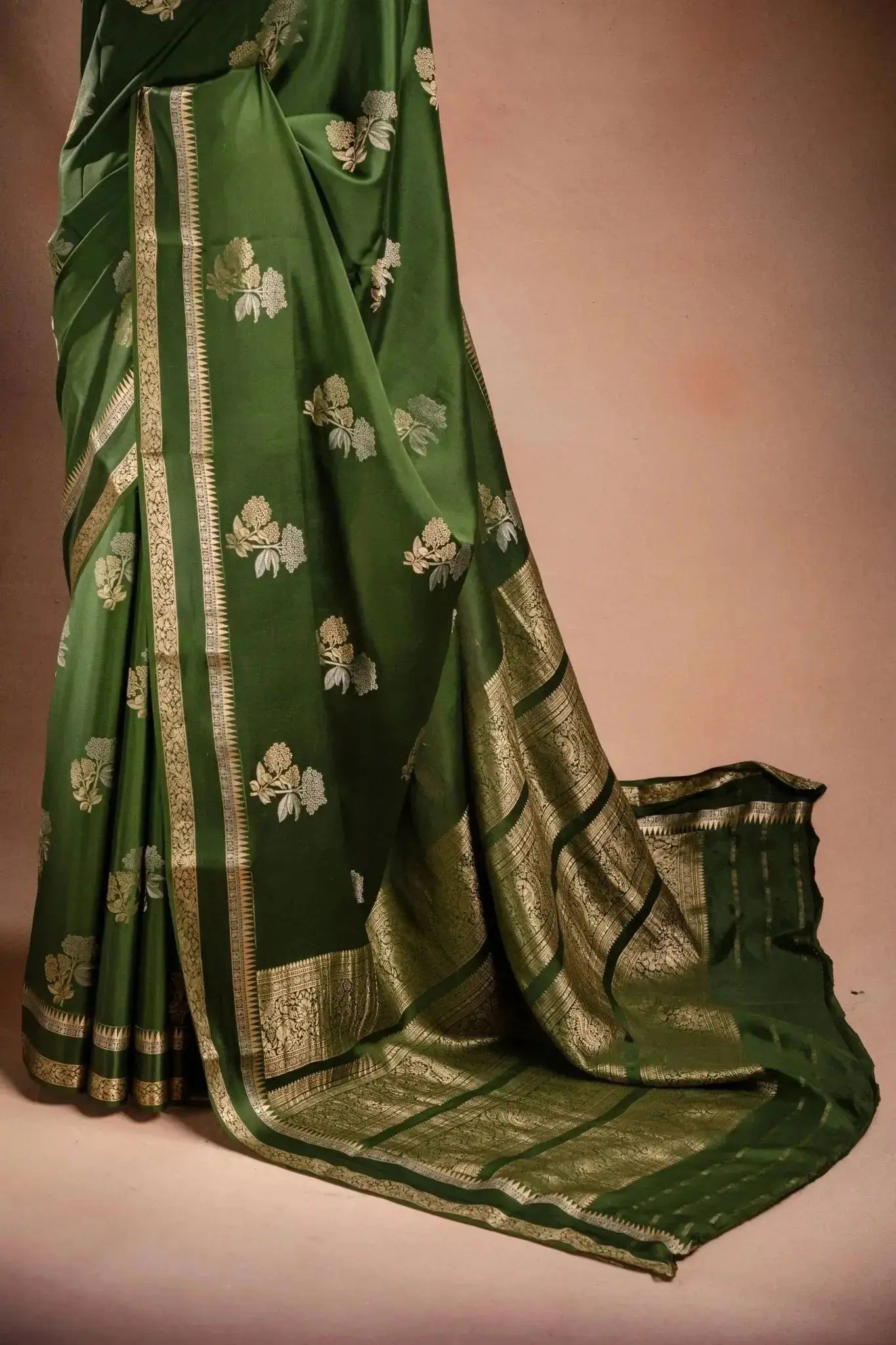 Green Crepe Silk Saree with Double Mispick Zari Roses that-saree-shop.myshopify.com