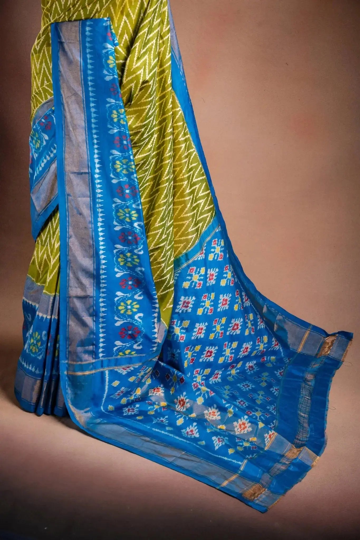 Green Pochampally Silk Saree with Blue Border that-saree-shop.myshopify.com