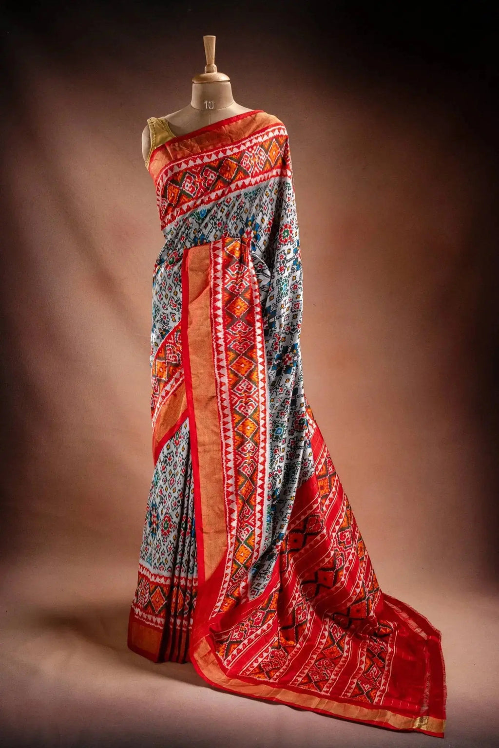 Grey Pochampally Saree with Red Border that-saree-shop.myshopify.com