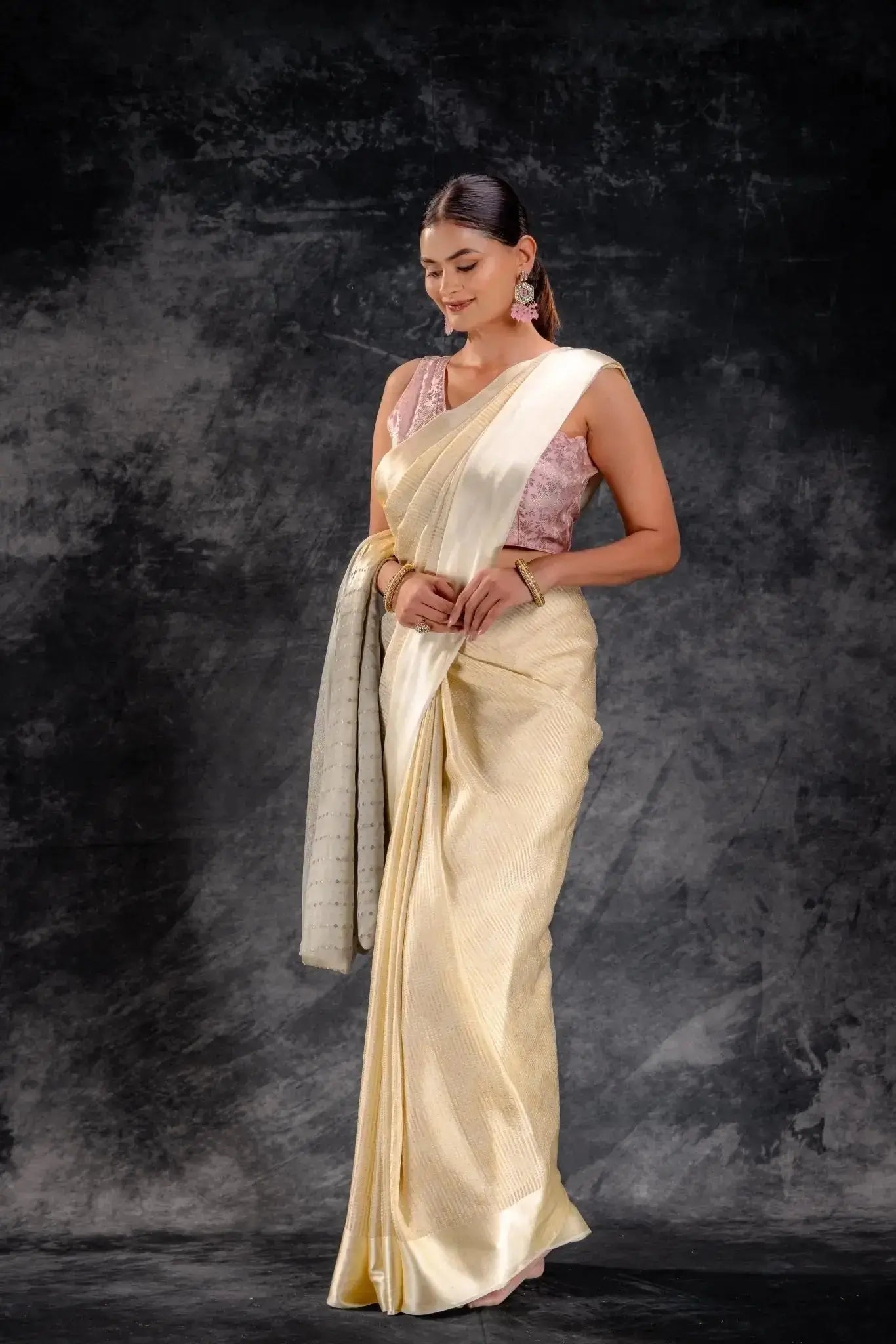 Ivory Crepe Silk Saree with Metallic ZigZag Weave and Satin Border that-saree-shop.myshopify.com