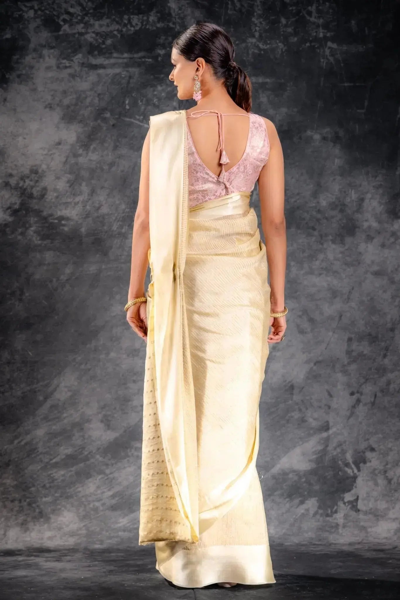Ivory Crepe Silk Saree with Metallic ZigZag Weave and Satin Border that-saree-shop.myshopify.com
