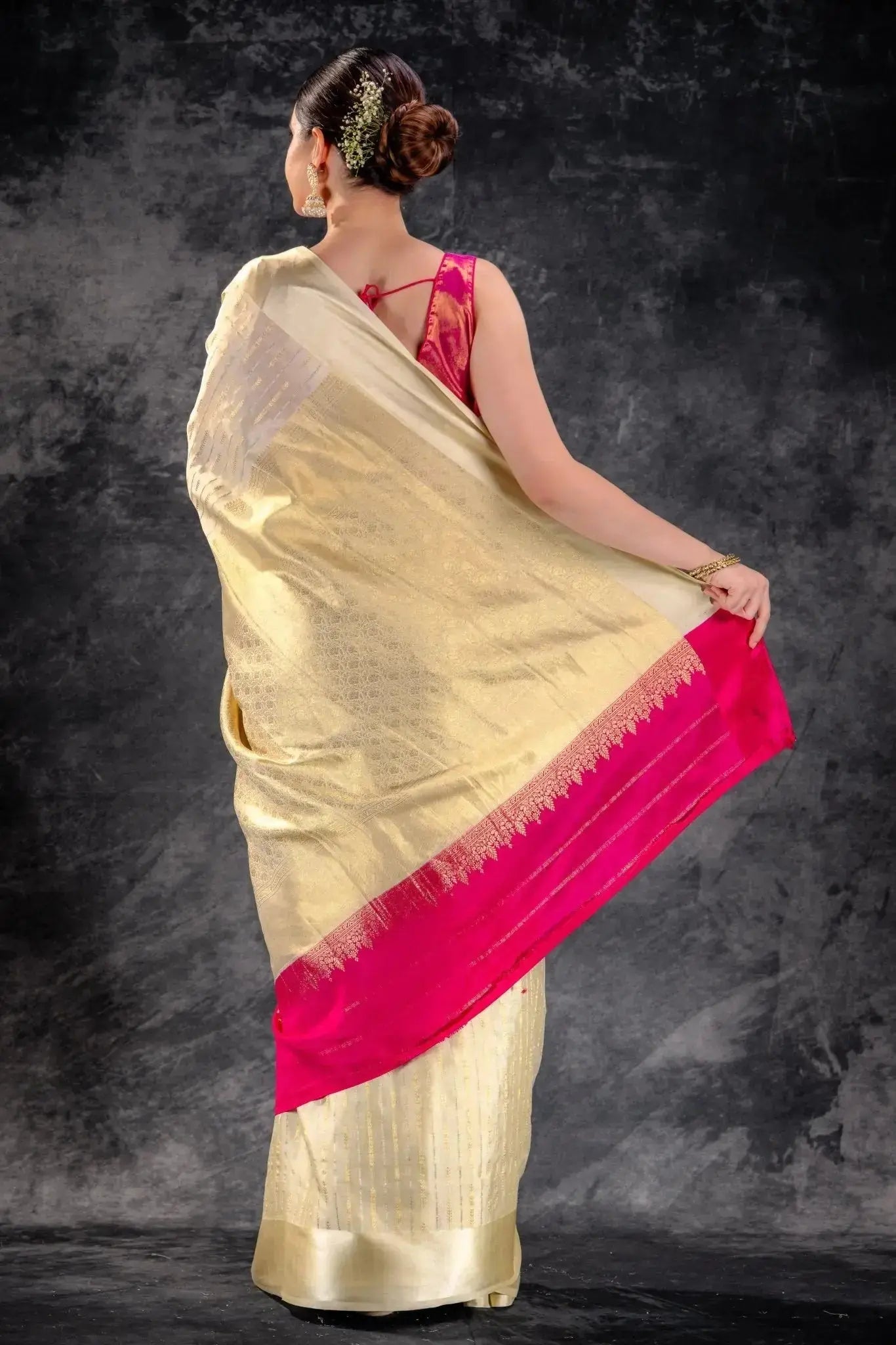 Ivory Crepe Silk Saree with Satin Border that-saree-shop.myshopify.com