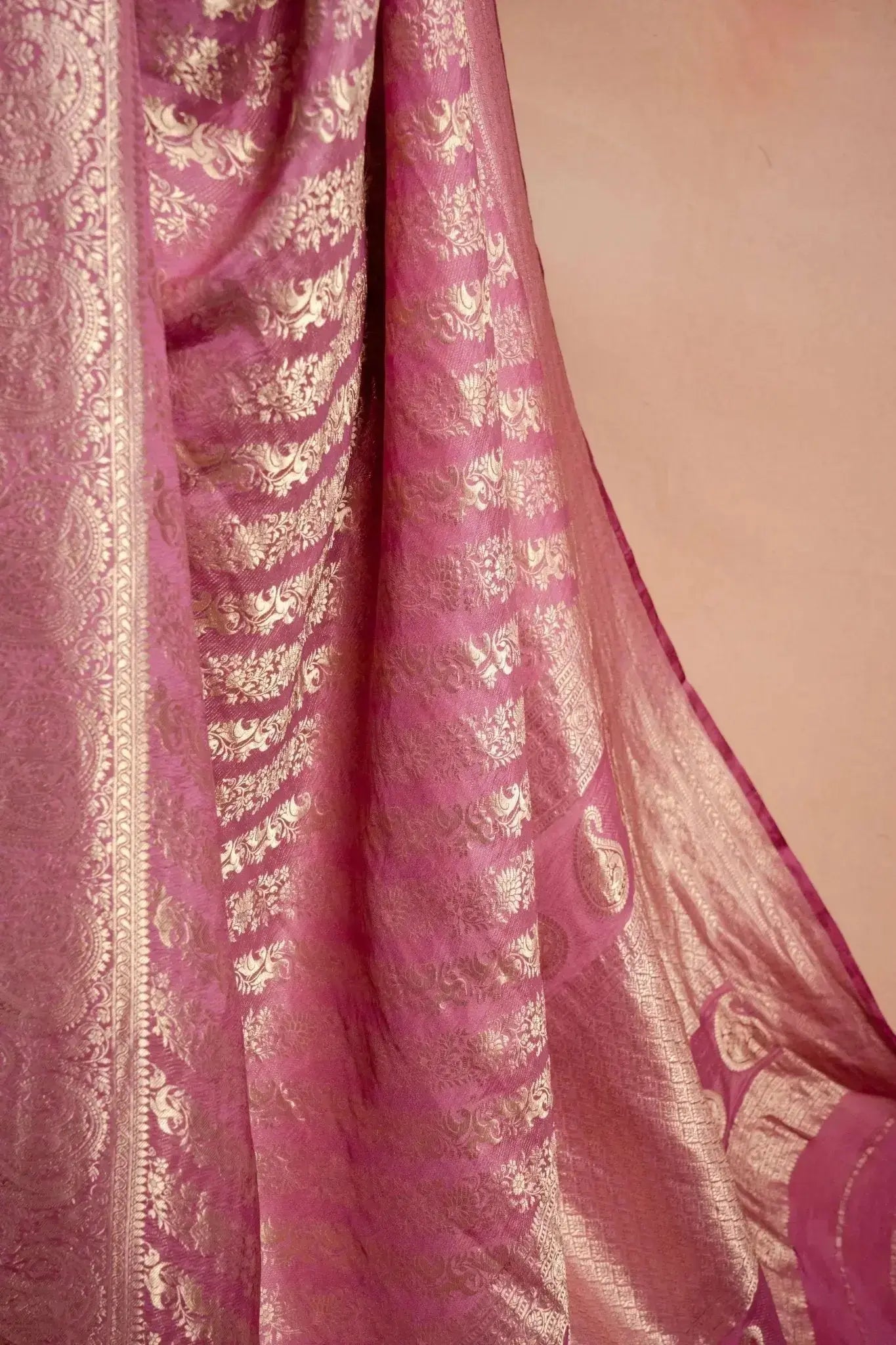Lavender Crepe Silk Saree with Paisley Zari Weaving that-saree-shop.myshopify.com