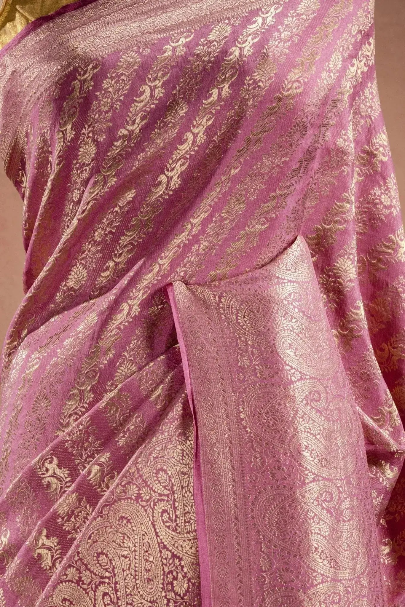 Lavender Crepe Silk Saree with Paisley Zari Weaving that-saree-shop.myshopify.com