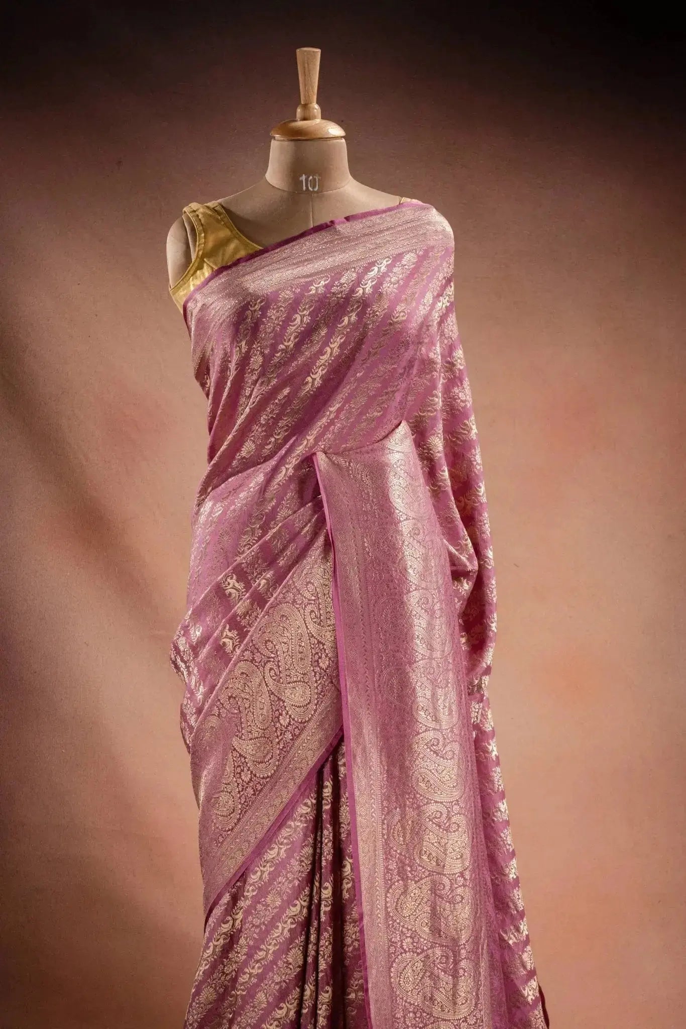 Lavender Crepe Silk Saree with Paisley Zari Weaving that-saree-shop.myshopify.com