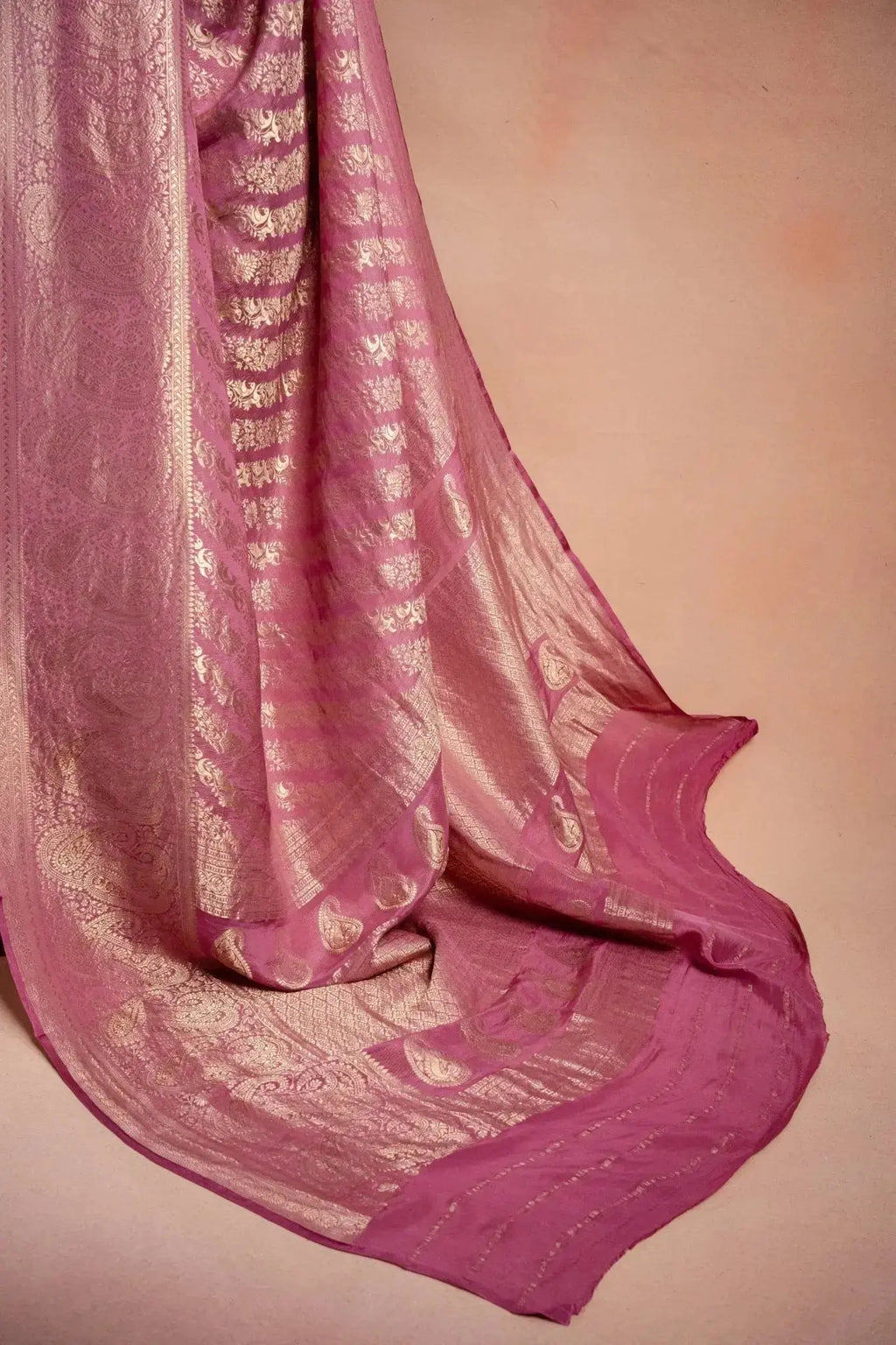 Lavender Crepe Silk Saree with Paisley Zari Weaving that-saree-shop.myshopify.com