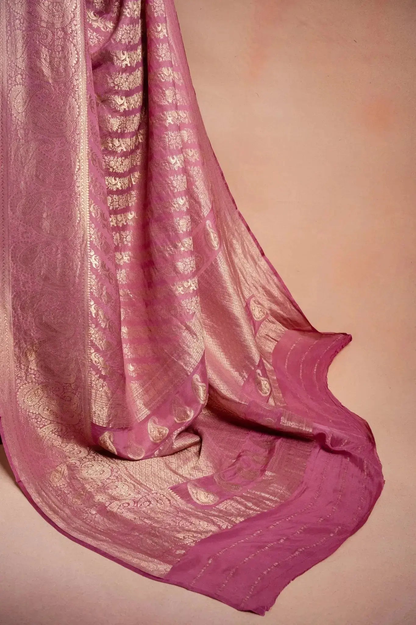 Lavender Crepe Silk Saree with Paisley Zari Weaving that-saree-shop.myshopify.com