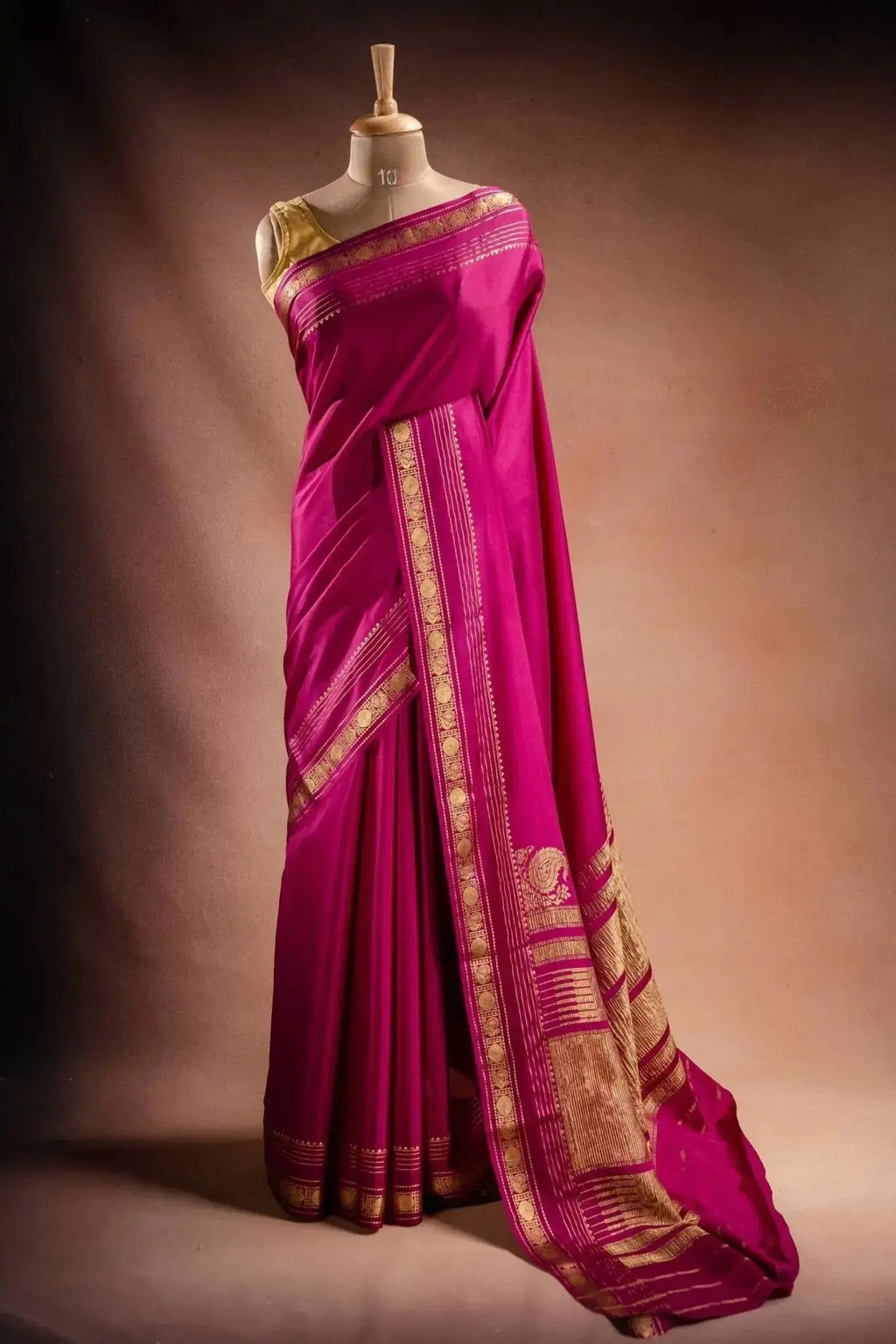 Magenta Crepe Silk Saree with Rich Pallu that-saree-shop.myshopify.com