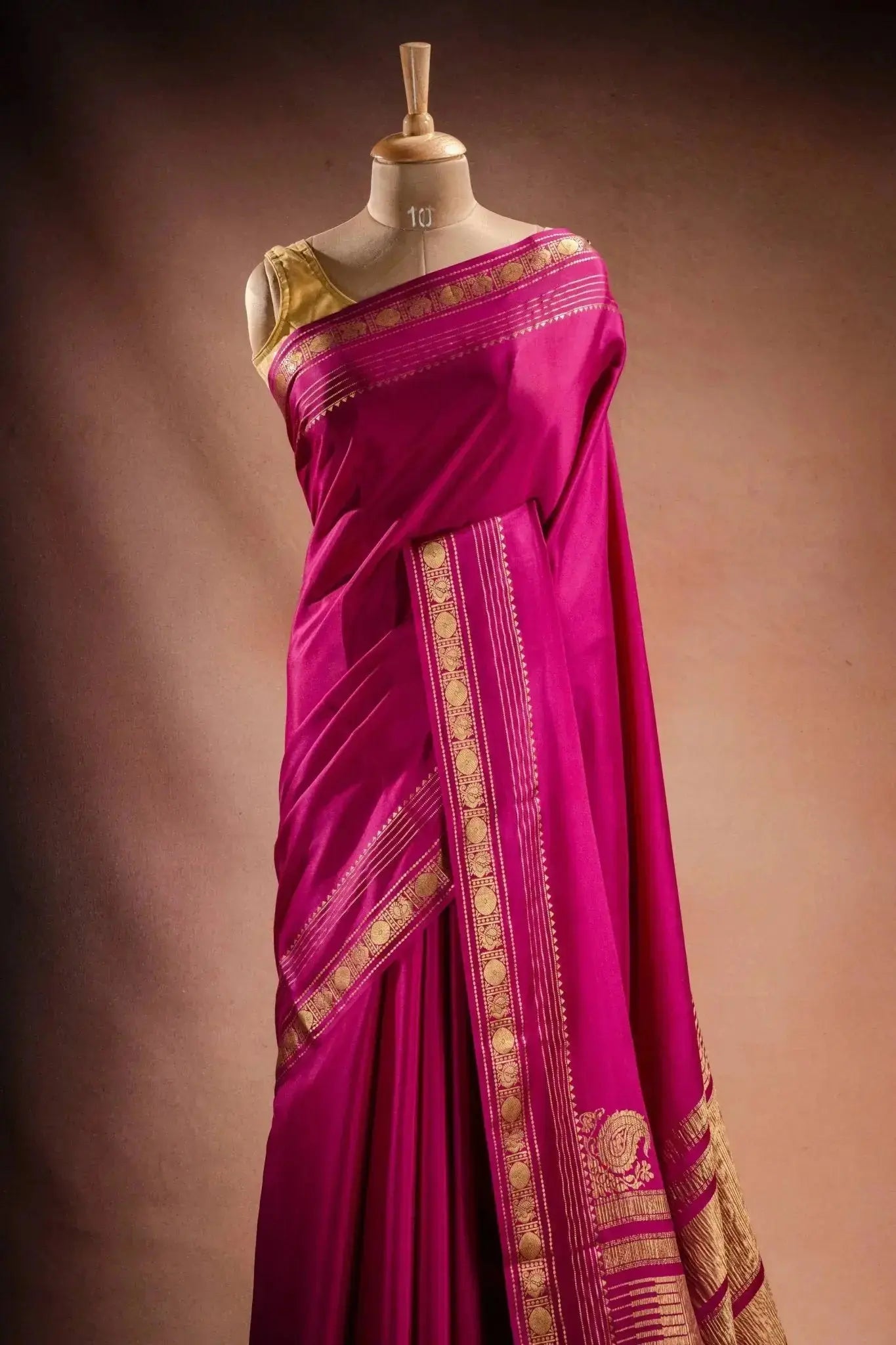 Magenta Crepe Silk Saree with Rich Pallu that-saree-shop.myshopify.com