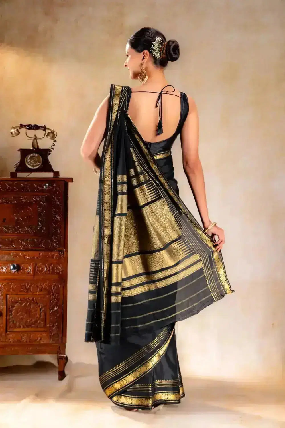 Midnight Black Crepe Saree with Gold Zari Border & Rich Pallu that-saree-shop.myshopify.com