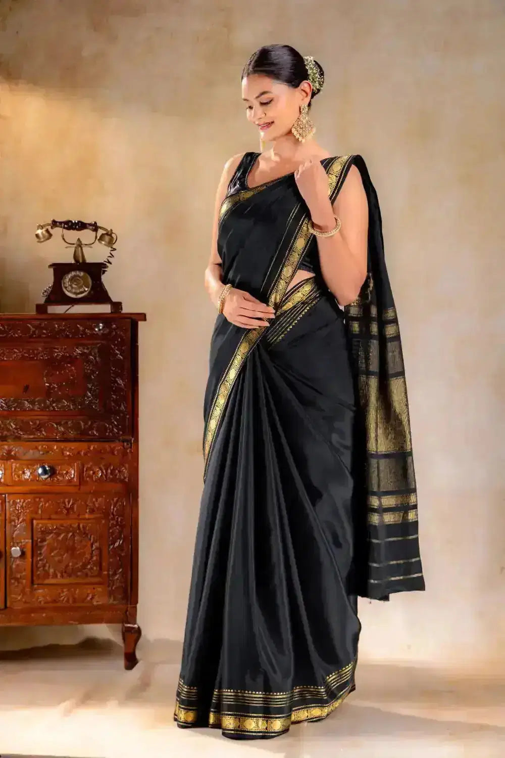 Midnight Black Crepe Saree with Gold Zari Border & Rich Pallu that-saree-shop.myshopify.com