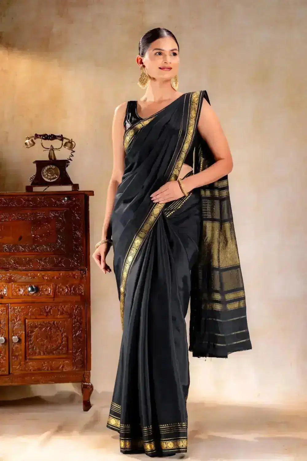 Midnight Black Crepe Saree with Gold Zari Border & Rich Pallu that-saree-shop.myshopify.com