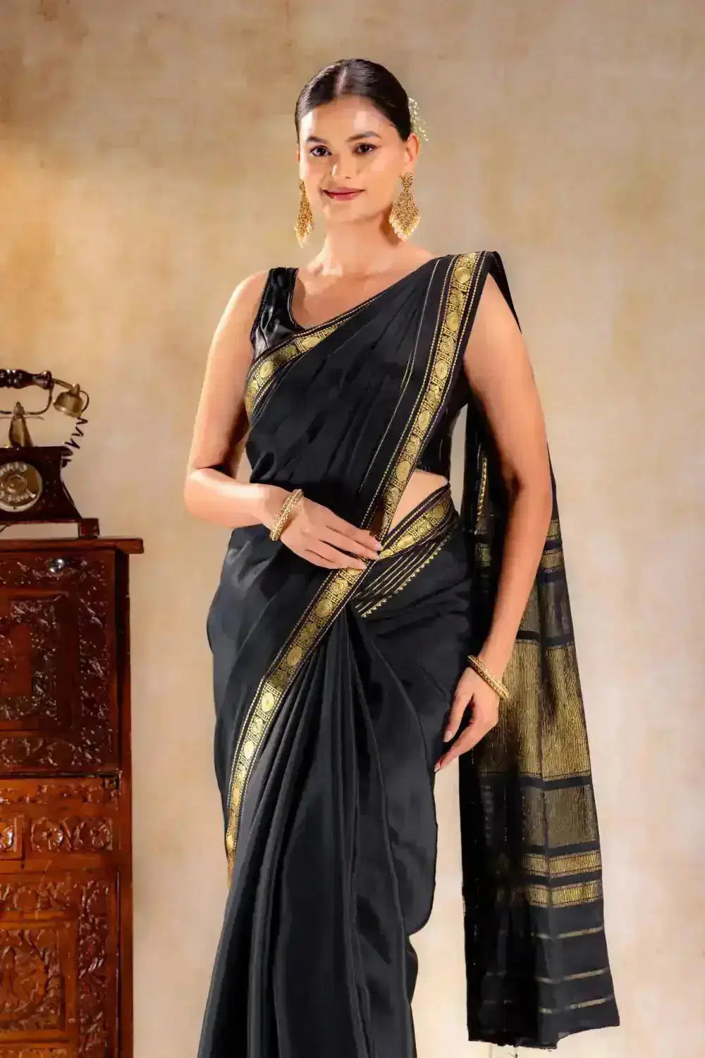 Midnight Black Crepe Saree with Gold Zari Border & Rich Pallu that-saree-shop.myshopify.com