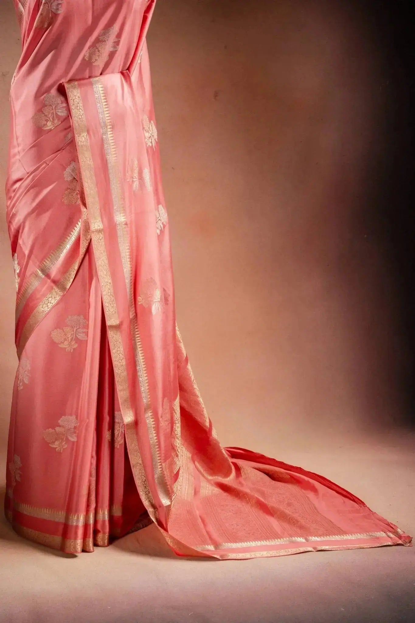 Peach Crepe Silk Saree with Double Mispick Zari Roses that-saree-shop.myshopify.com